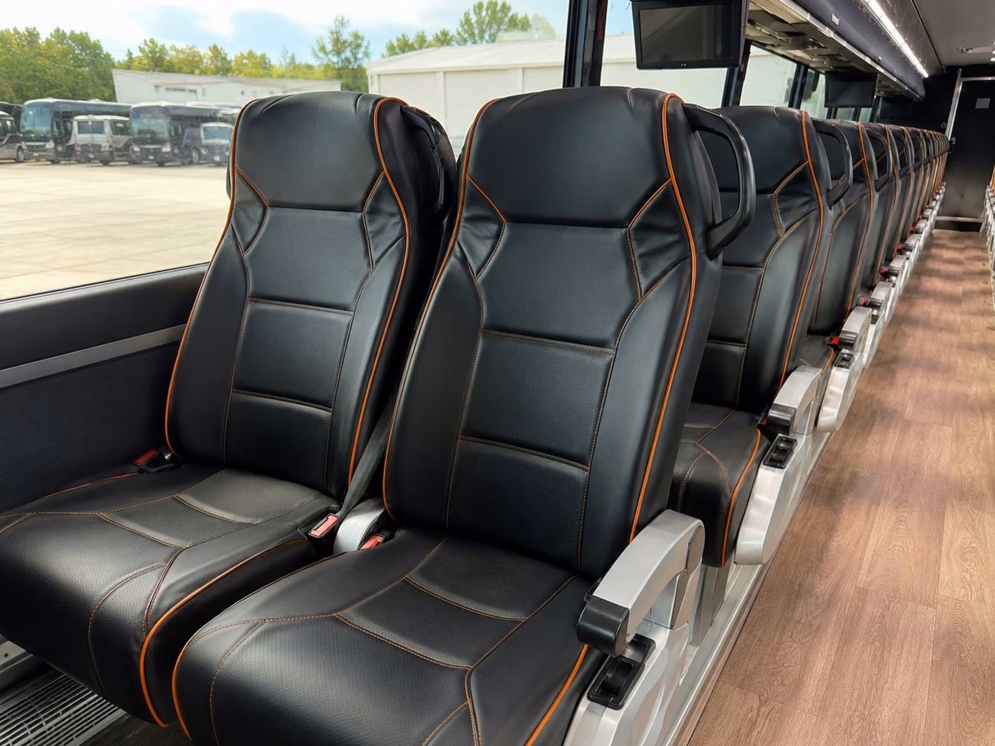 brooklyn center 12 to 50 passenger party buses and sprinter limos for brooklyn center weddings